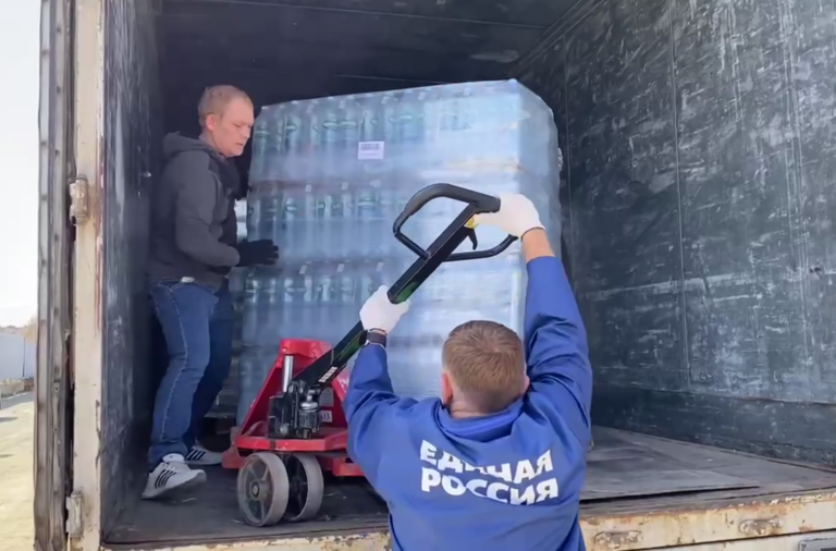    В Оренбуржье прибыли пять фур с питьевой водой из Московской области Кристина Просвиркина