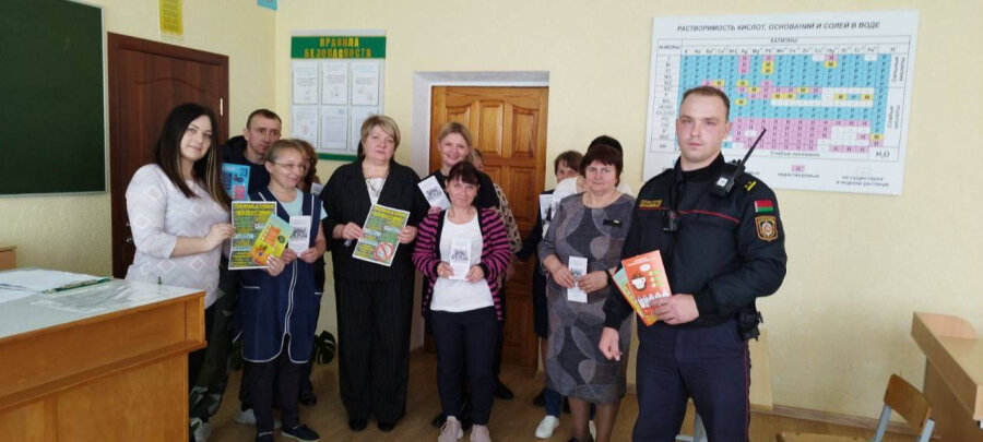     В рамках акции "Дом без насилия!" рейдовые группы проводят встречи с трудовыми коллективами