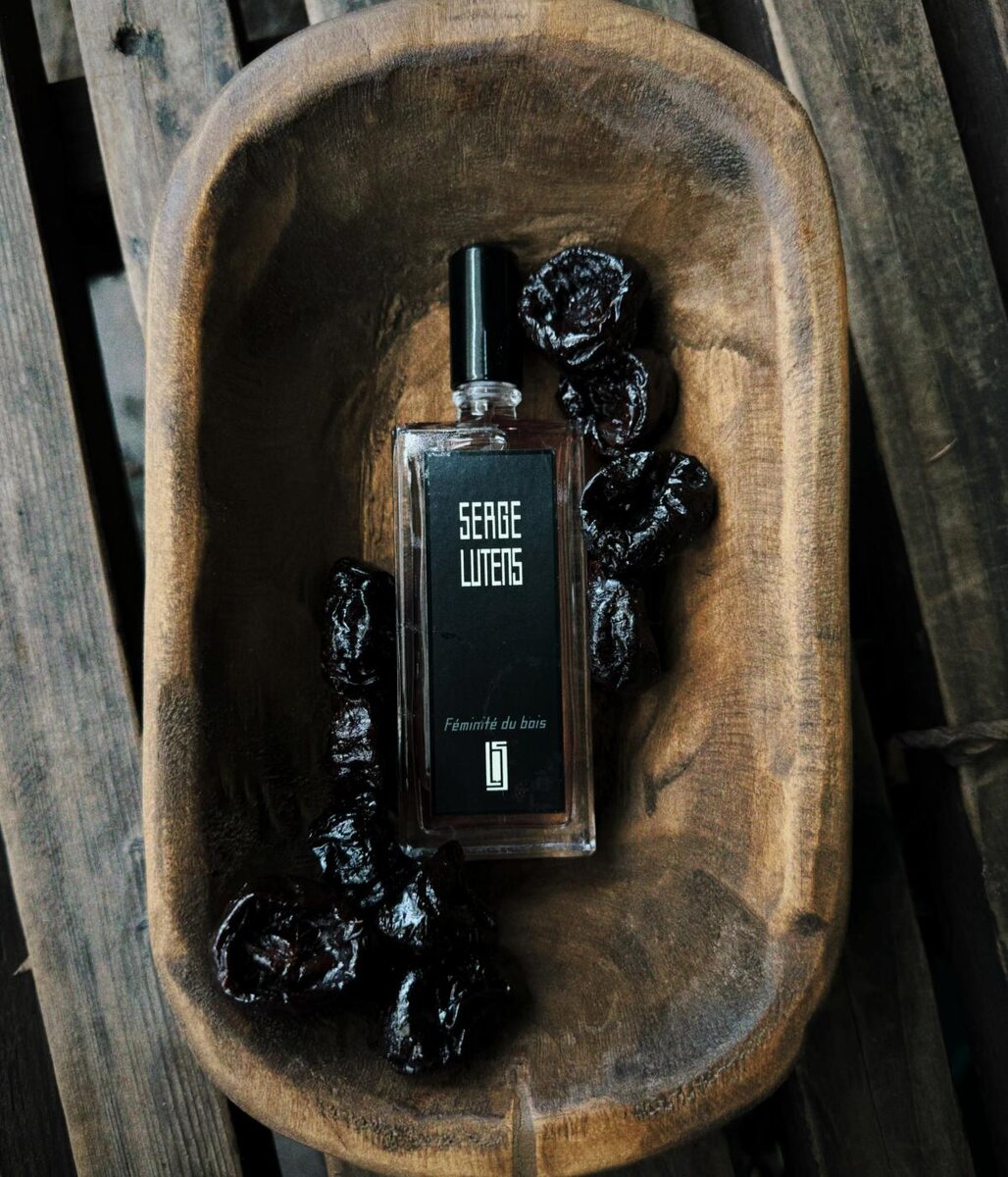 «Feminité du Bois» Serge Lutens. Фото пользователя Fragrantica ufanya.