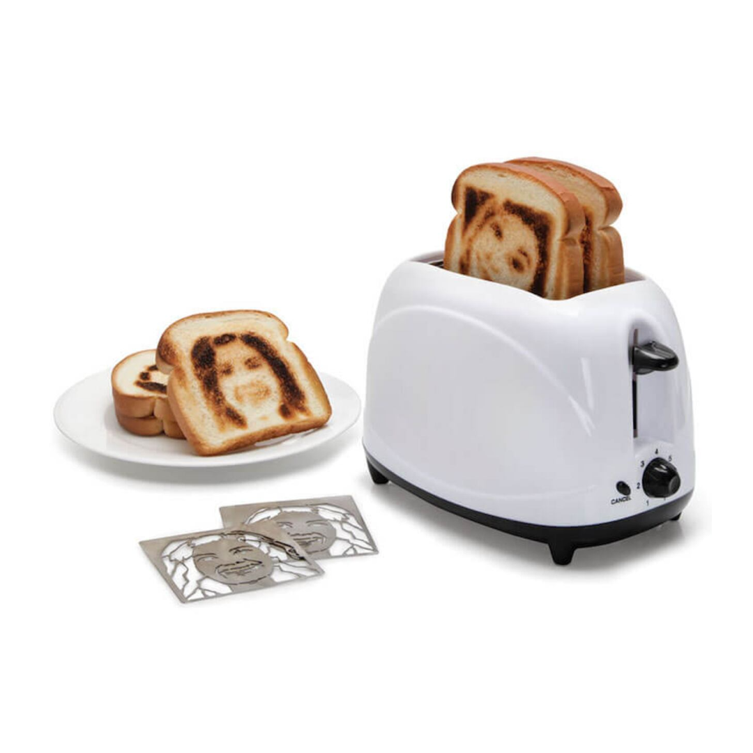 Selfie Toaster (селфи-тостер). Фото для коллажа взяты с сайта производителя