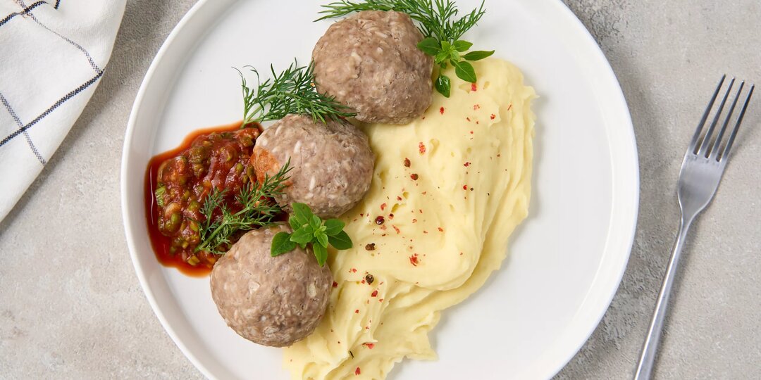 Ежики из фарша в кастрюле