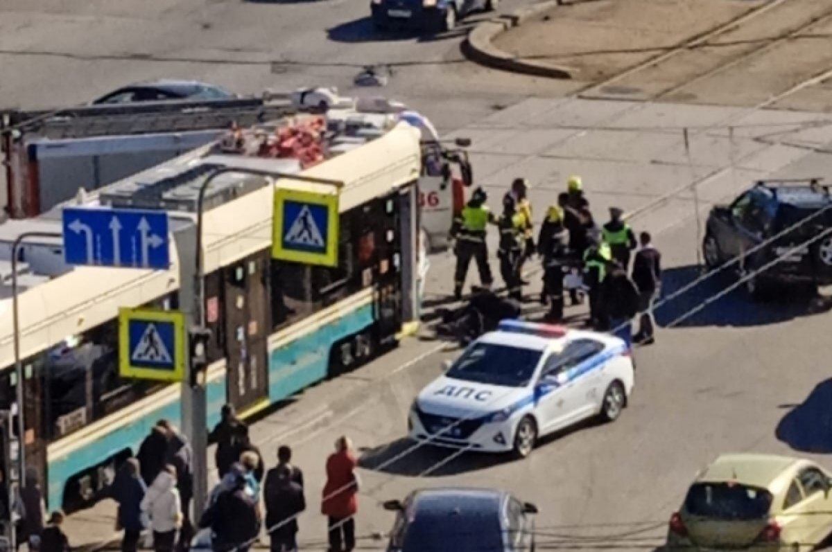    Из-за ДТП с трамваем на «Приморской» изменили маршруты транспорта