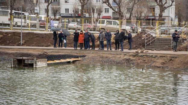    В парке имени Кирова устраняют дефекты без отставания от графика