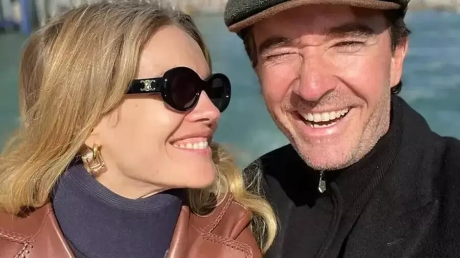     Супермодель и уроженка Нижнего Новгорода Наталья Водянова уже 13 лет состоит в отношениях с миллиардером Антуаном Арно. NewsNN решил вспомнить, как пара познакомилась и как развивались отношения между возлюбленными.