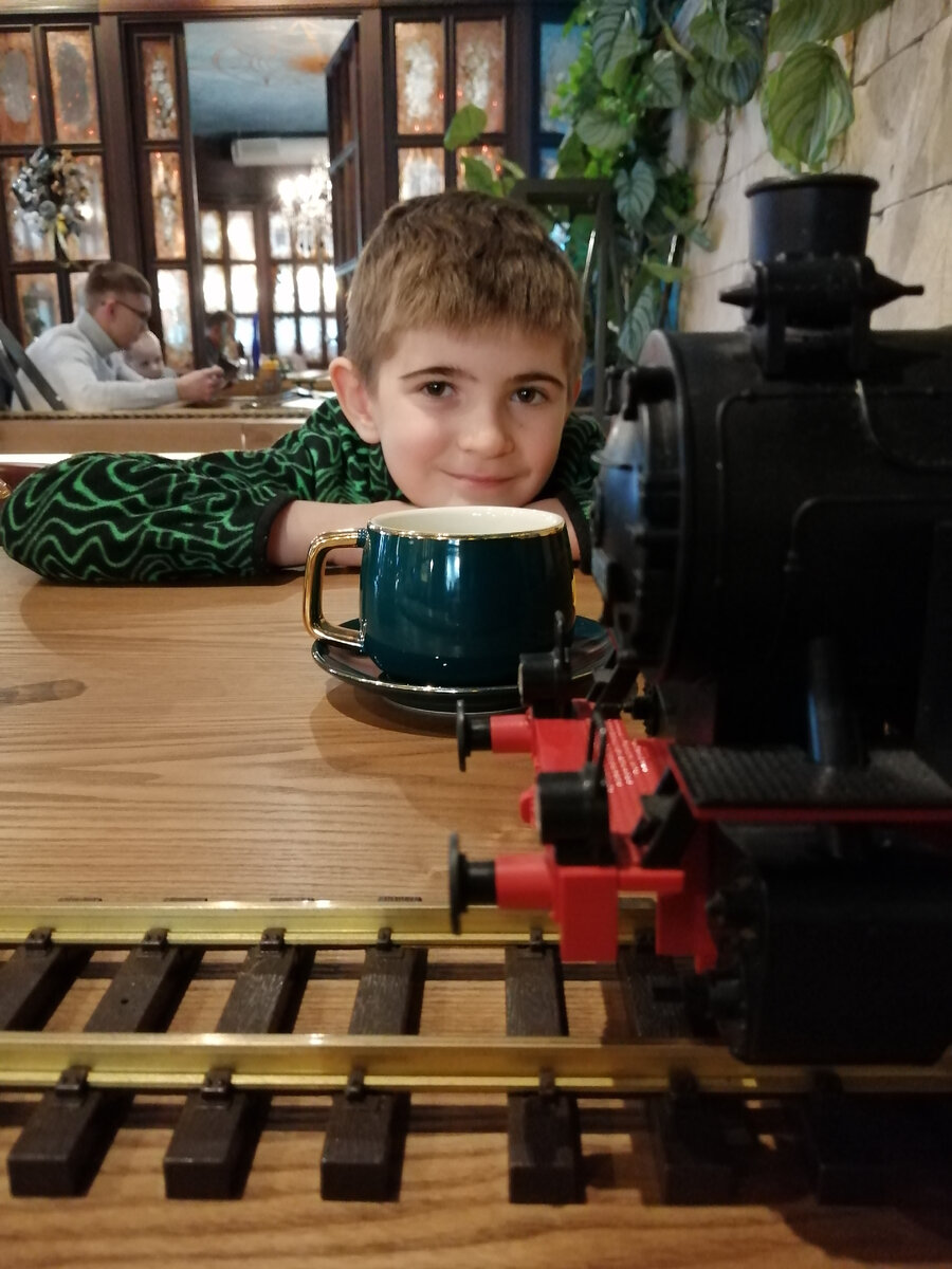 Станция прямо на столе. Ресторан "Платформа" в Екатеринбурге