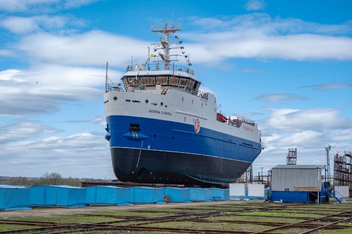 Состоялся спуск на воду краболова-процессора "Капитан Сковпен". Судно строится на "Окской судоверфи" по заказу группы "Русский краб".