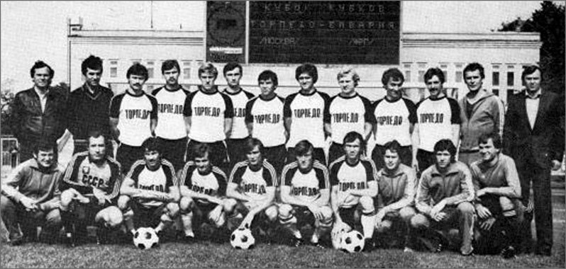 «Торпедо» образца 1982 года (второй круг). фото перед матчем с «Баварией». Верхний ряд (слева направо): Валентин Иванов (старший тренер), Вячеслав Жендарев (администратор), Александр Полукаров, Владимир Пивцов, Сергей Пригода, Валентин Иванов-младший, Николай Васильев, Василий Жупиков, Валерий Шавейко, Александр Гостенин, Сергей Петренко, Анатолий Прояев (врач), Владимир Юрин (тренер). Нижний ряд (слева направо): Борис Александров (тренер по физподготовке), Вячеслав Чанов, Юрий Суслопаров, Андрей Редкоус, Валерий Петраков, Анатолий Соловьёв, Владимир Галайба, Александр Петров (массажист), Анатолий Раденко, Валерий Сарычев.