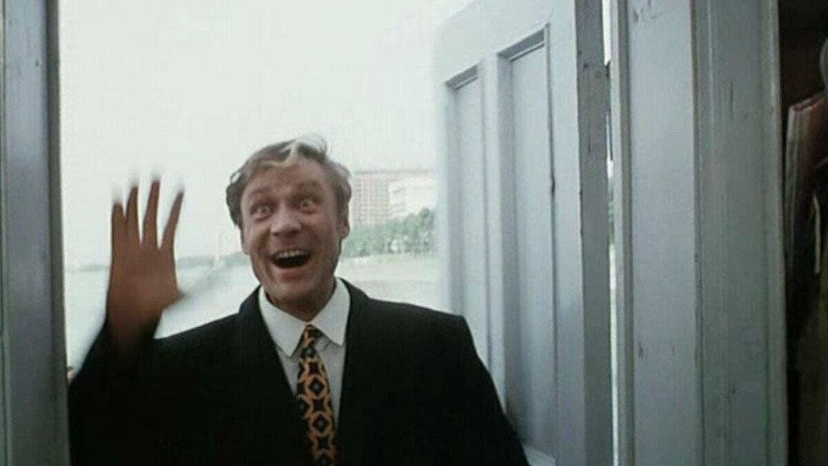 кадр из фильма «Любовь и голуби» (1984)