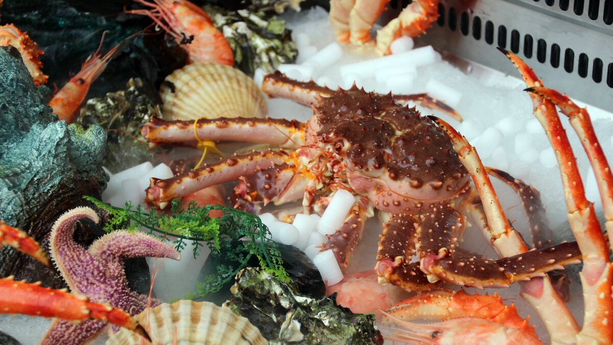     Компании продают морепродукты зарубежным странам.