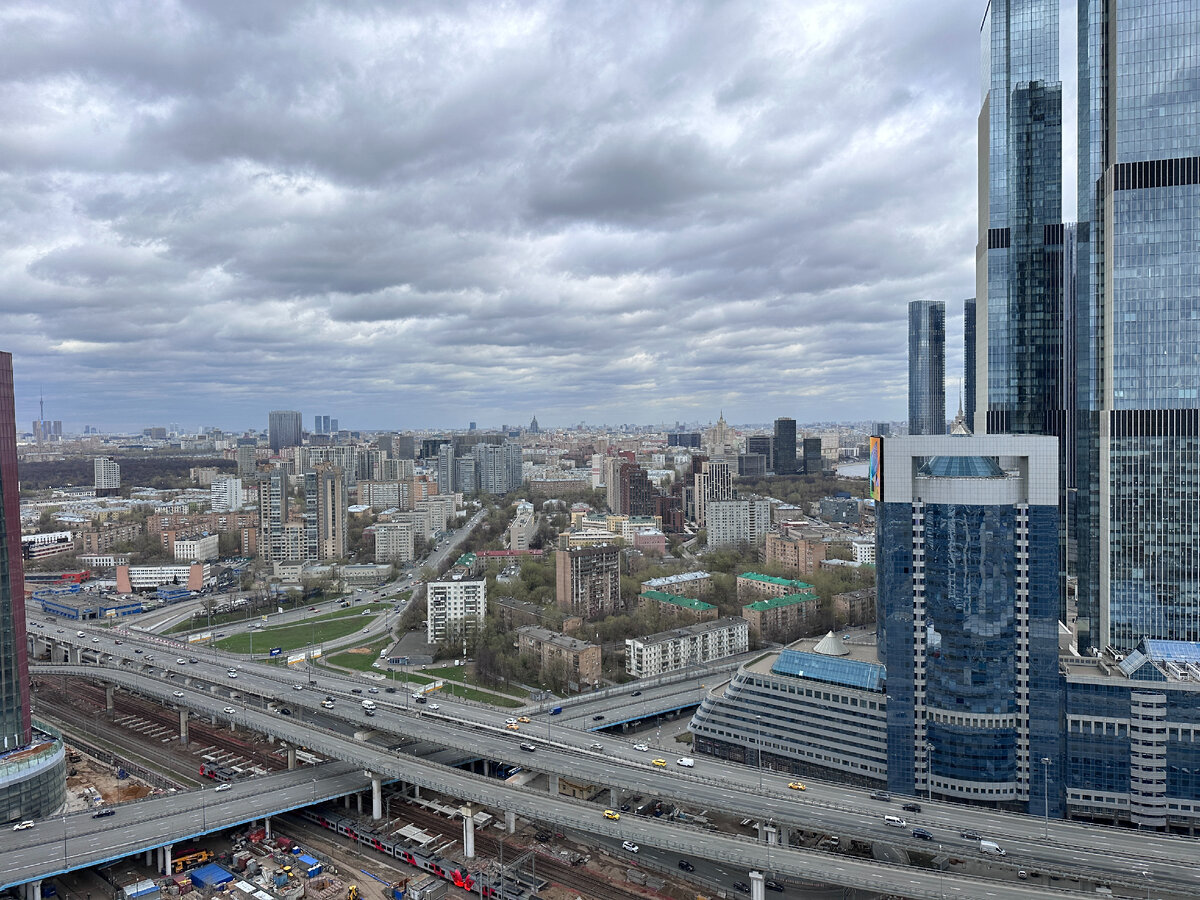 Квартира с тремя спальнями и новый переход над ж/д в Москва-Сити:  Headliner, столичные виды и ритм. «Пиджак» для семьи. | Риэлтор Юлия  Чуксина | Москва в фотографиях | Недвижимость Москва Мерсин | Дзен