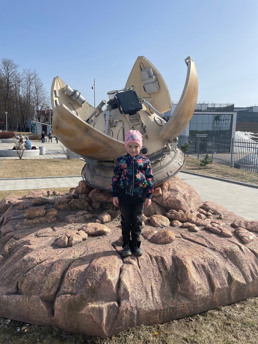 Сквер возле музея космонавтики