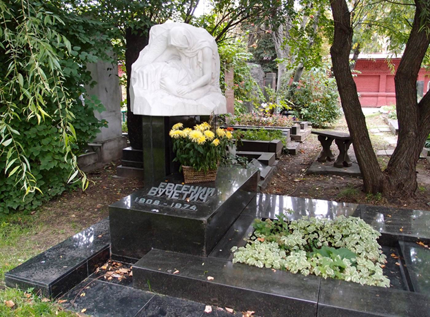 Новодевичье кладбище известные захоронения