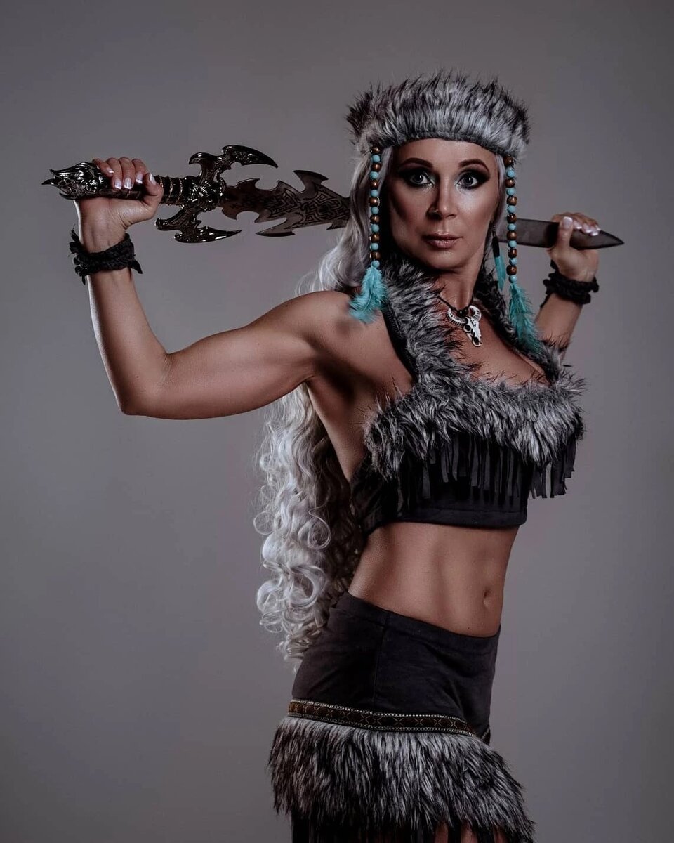 48 кг. Отфотошоплено мама не горюй. Но тело было почти идеальное. 