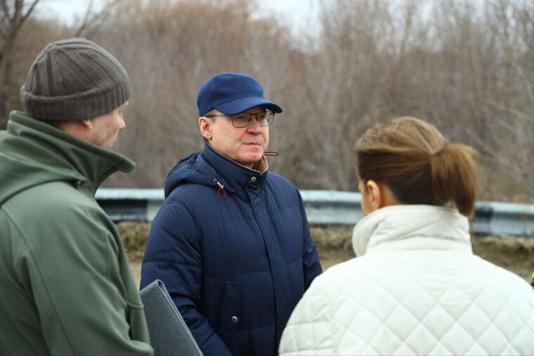 Владимир Якушев все эти дни работает в регионах, где есть угроза 
Фото: пресс-служба полпредства