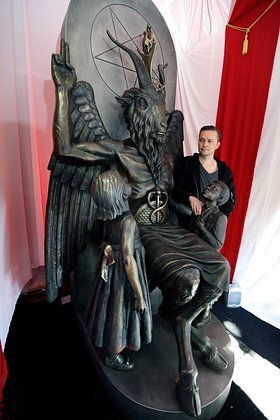    Статуя Бафомета. Фото: Elise Amendola / AP