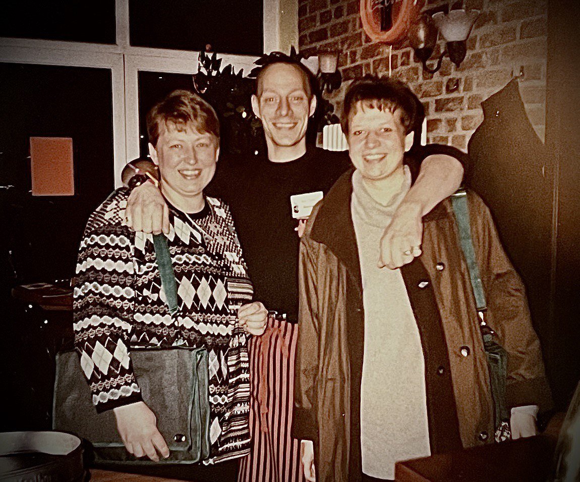 А ещё мы всегда много общались с обычными людьми в неформальной обстановке. Так лучше ценишь то, что имеешь