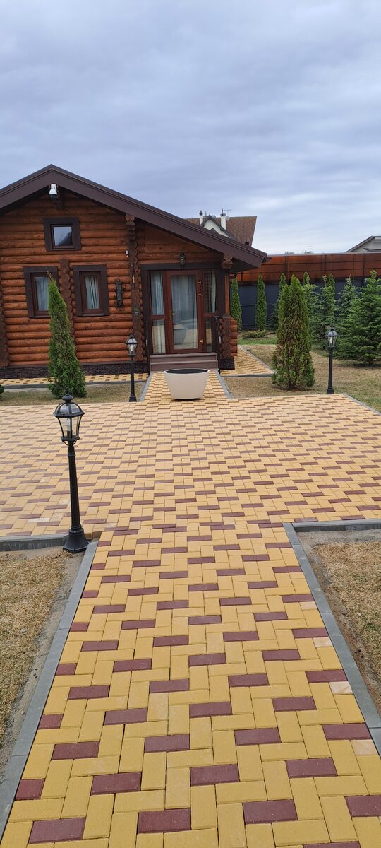 Брусчатка — это твёрдое дорожное покрытие, разновидность мостовой, выложенной плоскими прямоугольными брусками приблизительно одинаковой формы и размера. Брусчатка обычно изготавливается из твёрдых горных пород, таких как гранит или базальт, и обладает высокой надёжностью и долговечностью.