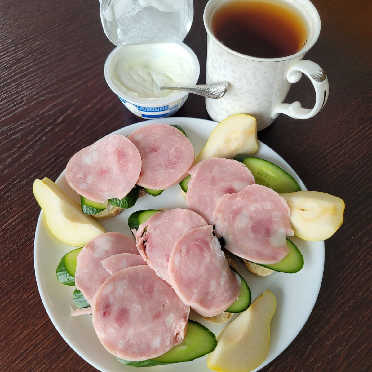 Без яиц. Вообще я яйца очень люблю и могу их есть в каких угодно видах и количествах, но ветчина тоже сама себя не съест.