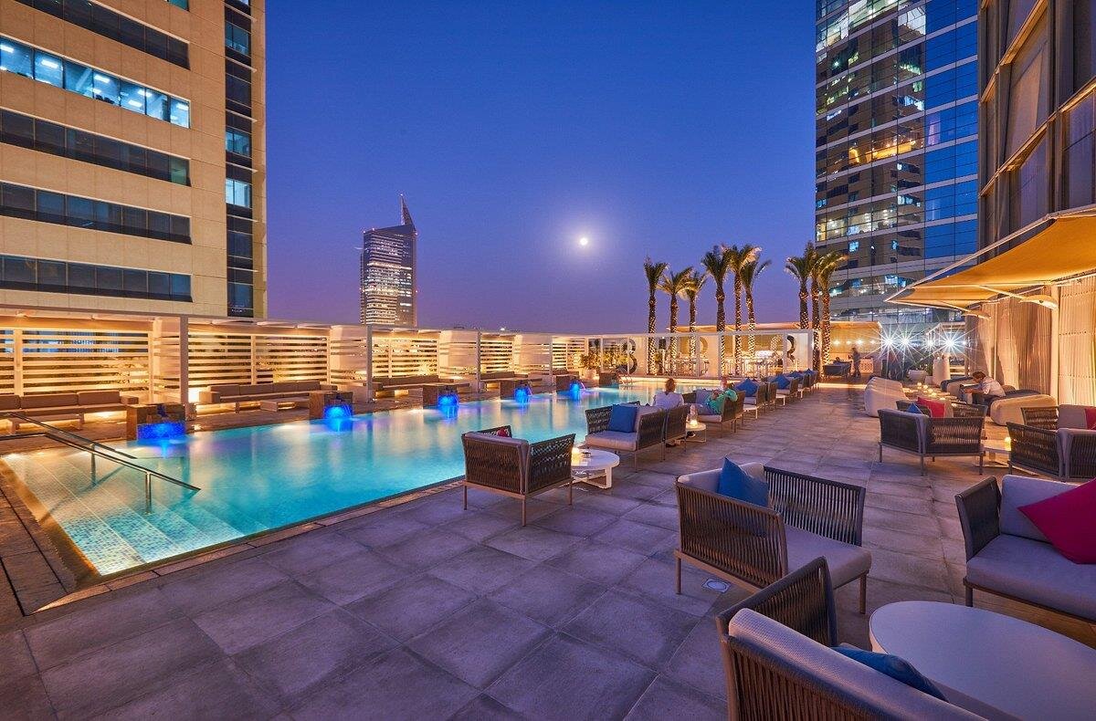 Revier dubai 4. Медиа Ван отель Дубай. Media one Hotel 4 Дубай. Отели в Дубае все включено. Two Seasons Hotel and Apartments Dubai 4*.