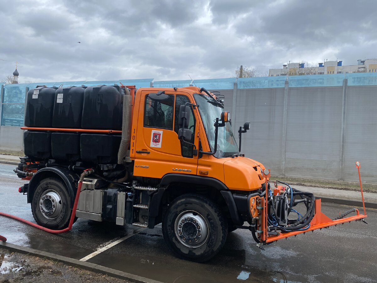 Поливомоечное оборудование МОС-6 на Mercedes Unimog от завода МосУдарник |  ООО Завод 