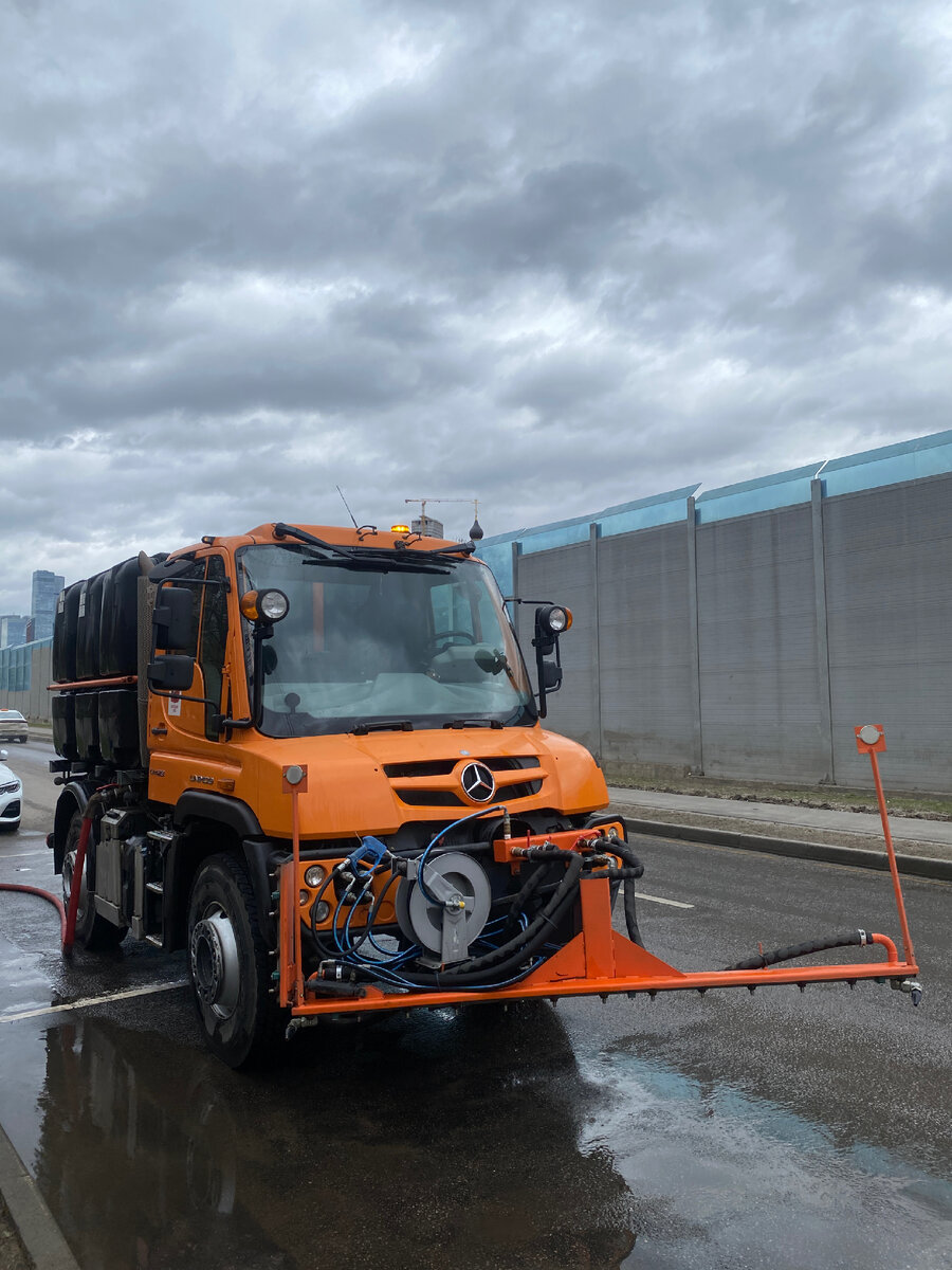 Поливомоечное оборудование МОС-6 на Mercedes Unimog от завода МосУдарник |  ООО Завод 