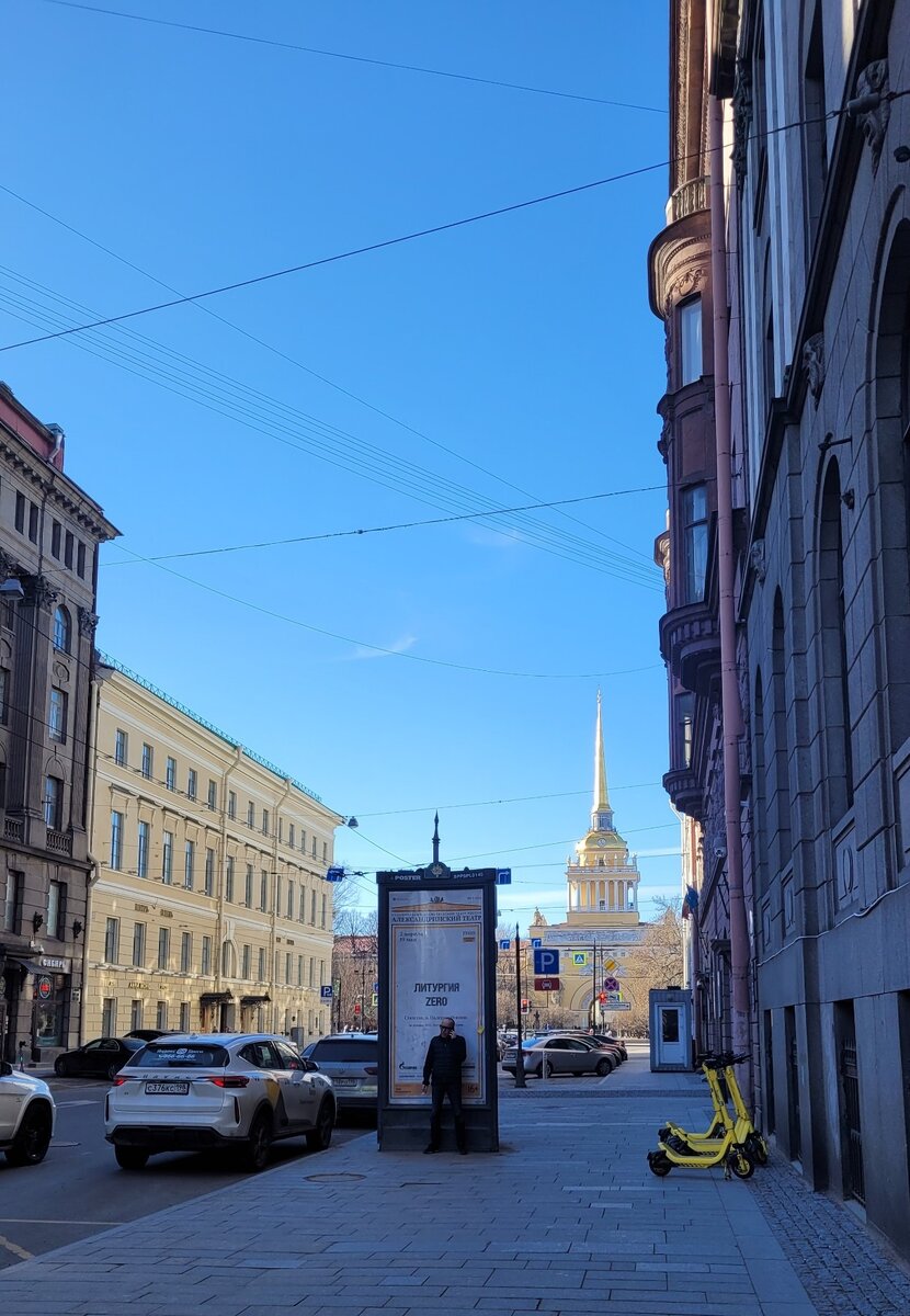 Почти чистое небо, что редкость в Петербурге. (Все фото в статье - автора.)