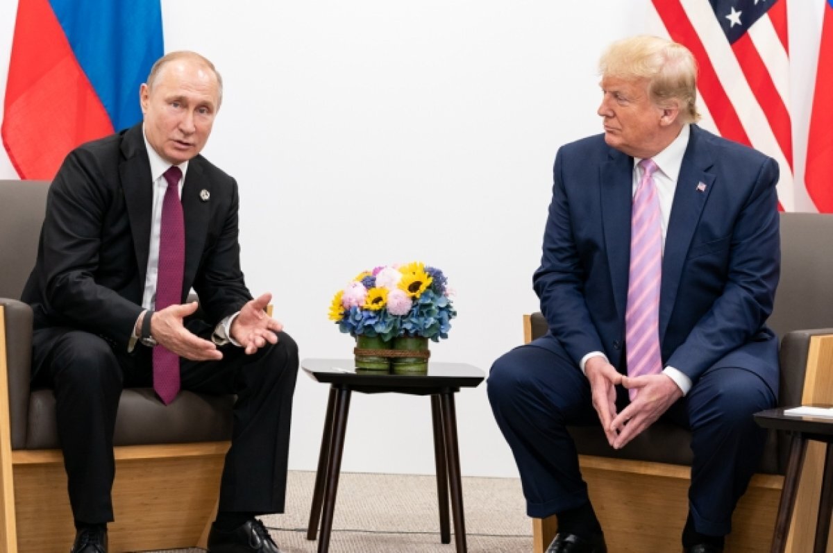    Владимир Путин и Дональд Трамп на встрече в 2019 году.