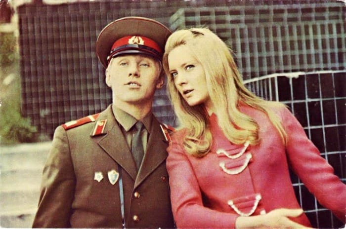 Кадр из фильма "Семь невест ефрейтора Збруева" (1970)