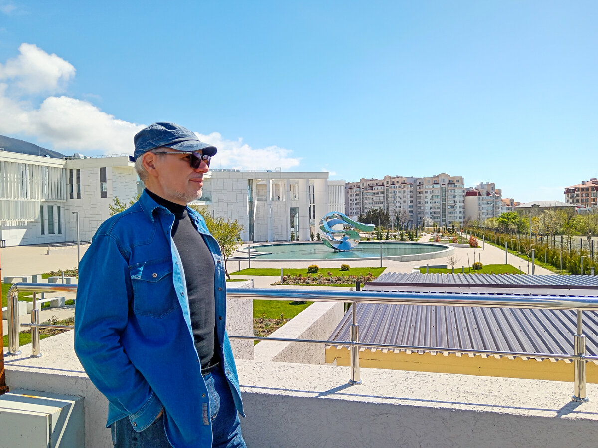 Михаил Лекс, автор рассказа и канала у «Геленджик Арена» (Новый развлекательный центр)