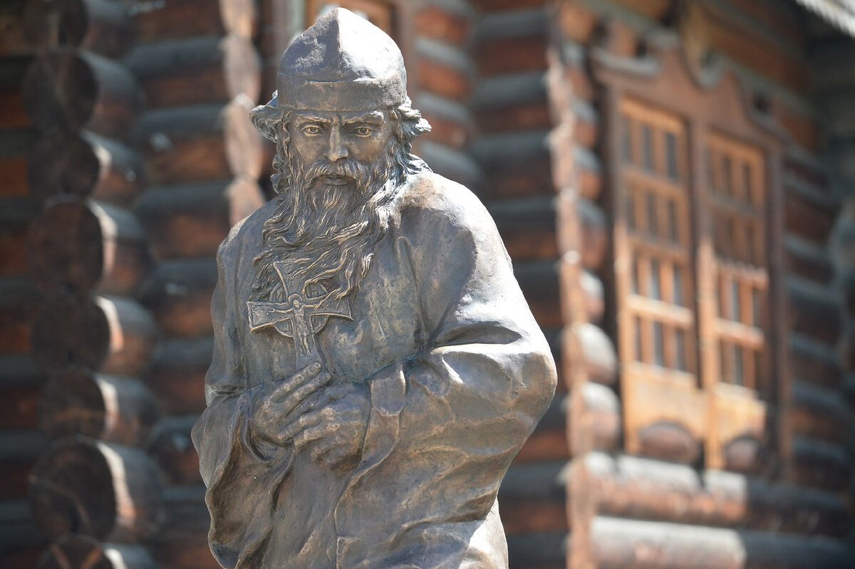 Памятник преподобному Макарию Глухареву. Фото из открытых источников