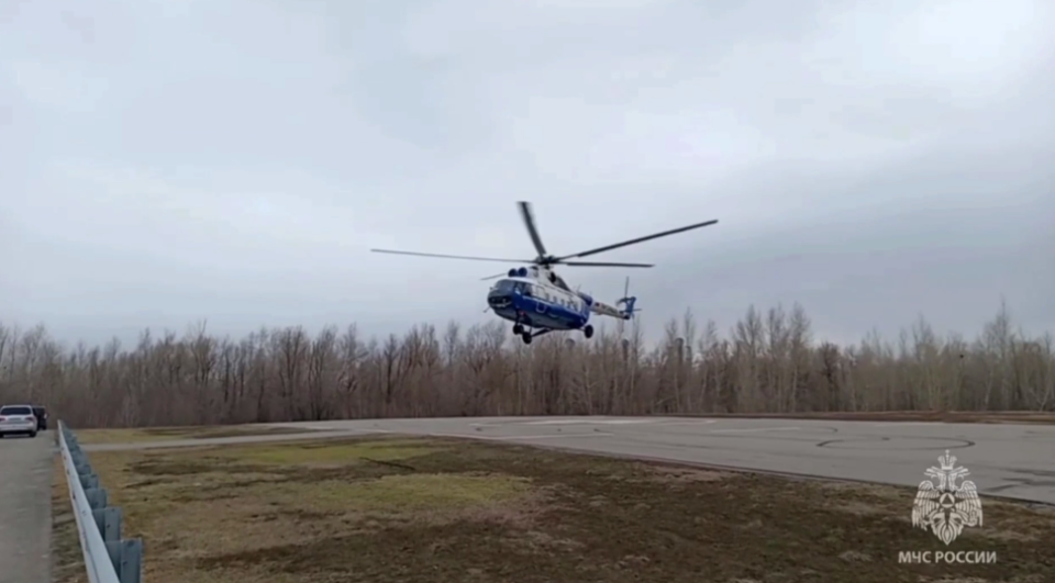    Вертолет. Паводок. Источник: МЧС России