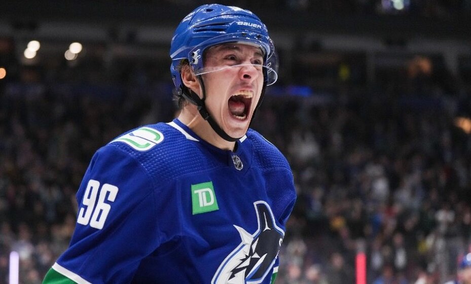    Дебютный гол Кузьменко не спас «Бостон» от поражения в матче НХЛ против «Калгари». Фото: NHL.com