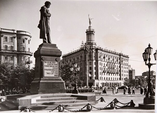 Площадь пушкина в москве фото Как москвичи памятник Пушкину передвигали Дядя Гиляй Дзен