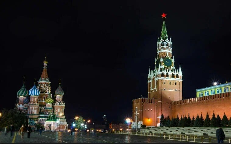 Длина Красной площади — всего 330 метров, ширина — 75. Источник: TeRGcam / Яндекс Карты