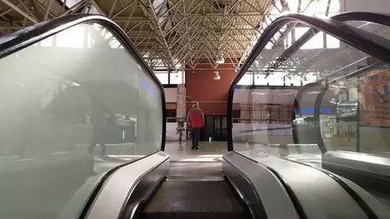     Обновленный торговый центр откроют в начале осени. В настоящее время ведется поиск арендаторов для помещений. В объявлении указано, что ежемесячная плата составляет 600 тысяч.