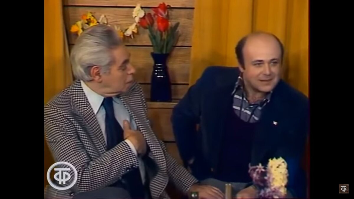 Кадр из телепередачи "Театральные встречи". А.Райкин и А.Калягин. ЦТ. 1978