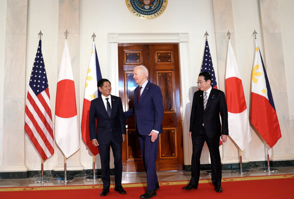 Ещё два "любимых внучка" приехали к деду. Возможно, с ними будет меньше хлопот
