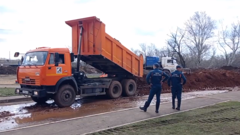    В центре Оренбурга на Черепановых укрепляют насыпную дамбу Марина Шарт