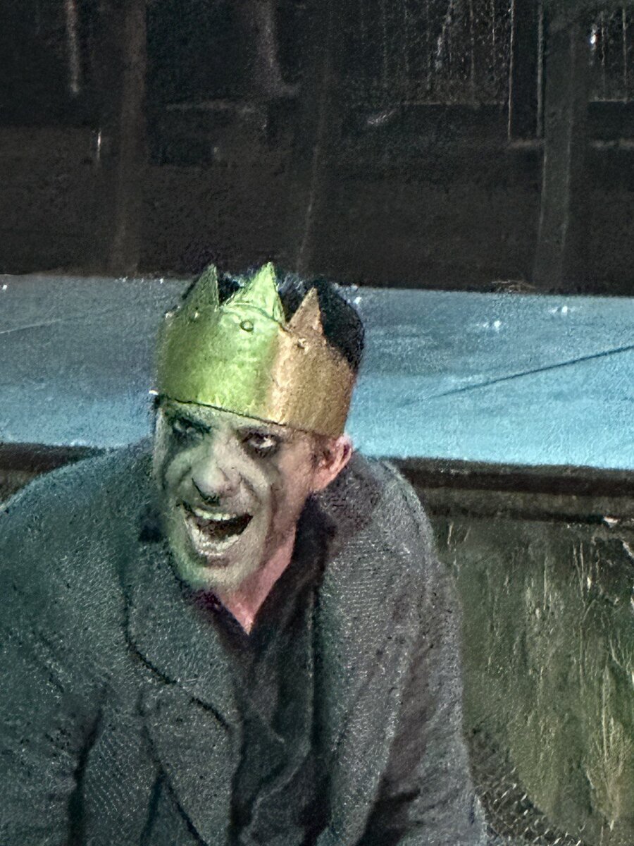 Сцена из спектакля "Ричард III" на новой сцене театра Вахтангова. Максим Севриновский. Фото автора.