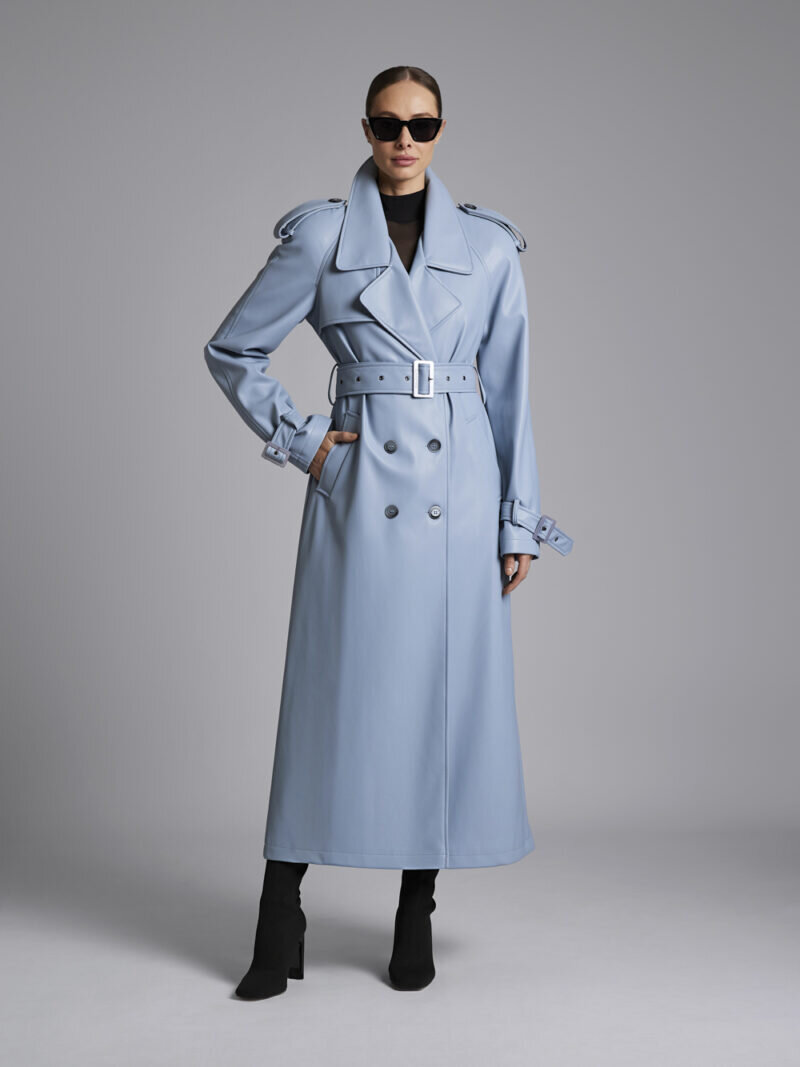 Нежный плащ из экокожи DreamWhite