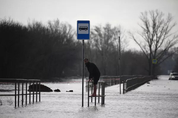   Так сегодня выглядит затопленный Оренбург    
Фото: РИА Новости/Владимир Астапкович