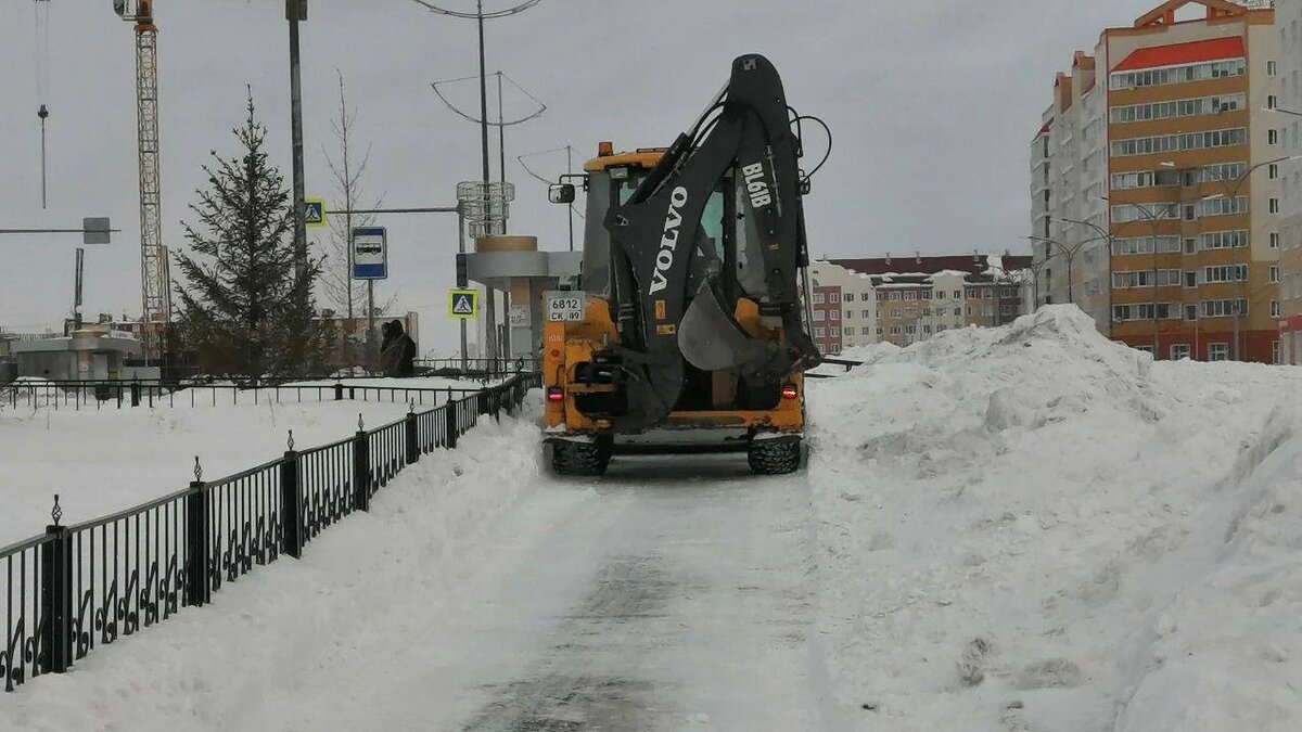 В Новом Уренгое на дорогах устраняют последствия стихии | Время Новостей |  Дзен