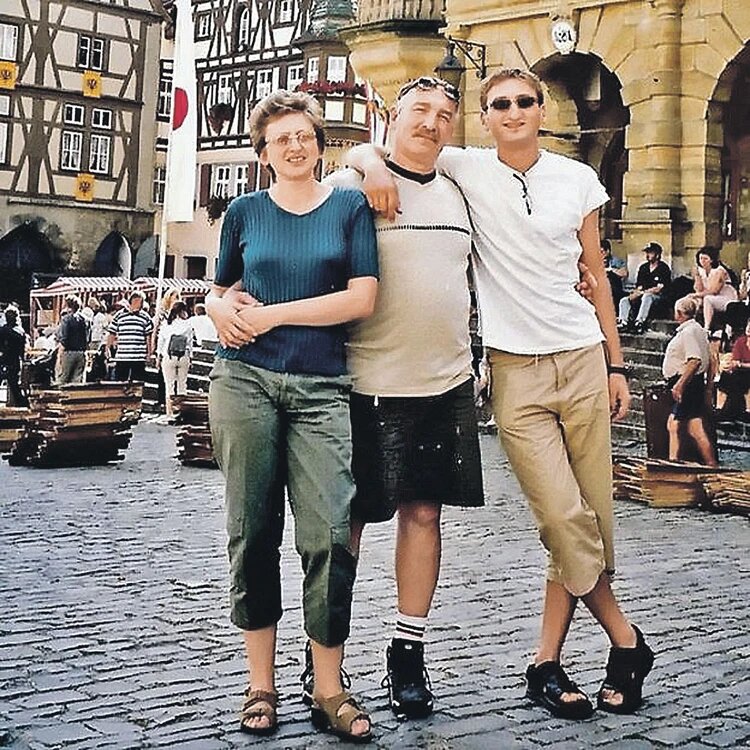 Юлия и Влад Познянские с сыном Барухом. Парень умер в 23 года. Фото: СОЦСЕТИ