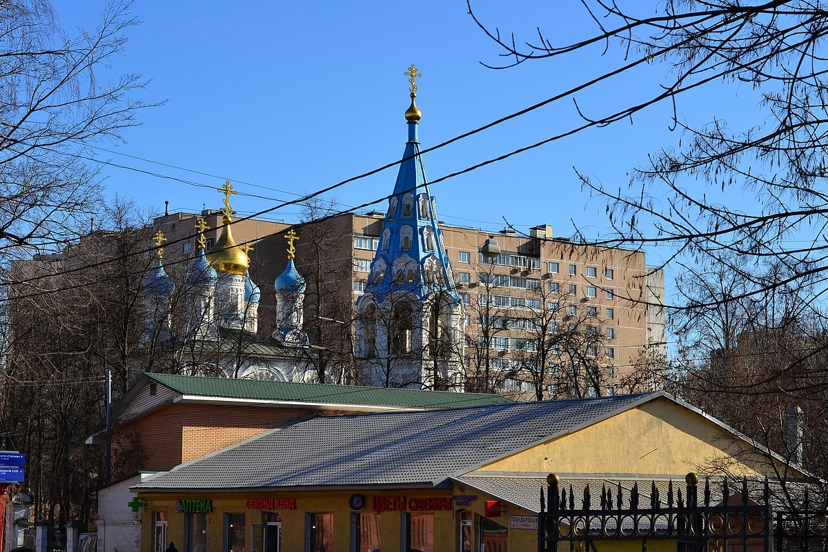 Старинные купола. Храм Петра и Павла.