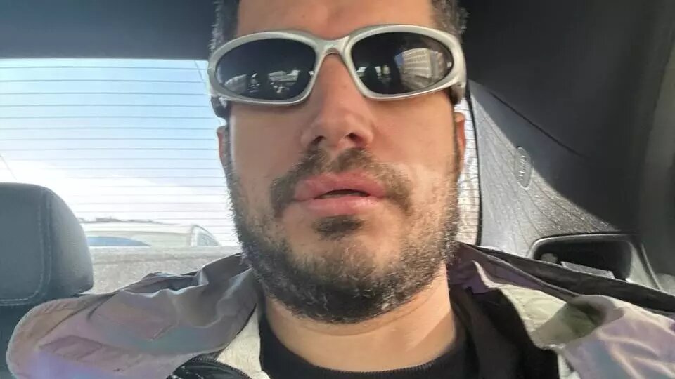     Скандальный репер Паша Техник не сможет выступить в Нижнем Новгороде 19 апреля. Концерт (18+) перенесен. Об этом стало известно из группы артиста в соцсети.