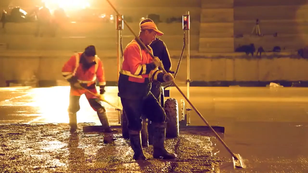 Укладка бетонного пола с топпингом