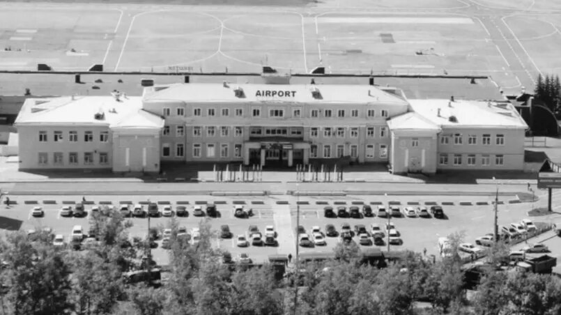 Аэропорт в 1938 году. Его отличие от современного — два пристроенных крыла. Фото: Irk.ru