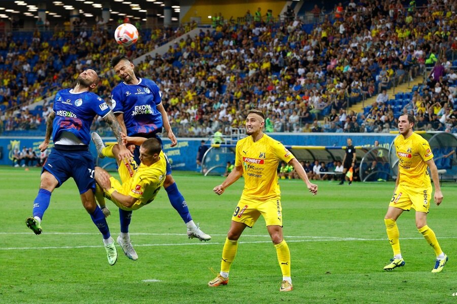 В первом круге Дерби Дона выиграли хозяева из Ростова-на-Дону - 2:1 (фото 1rnd.ru)