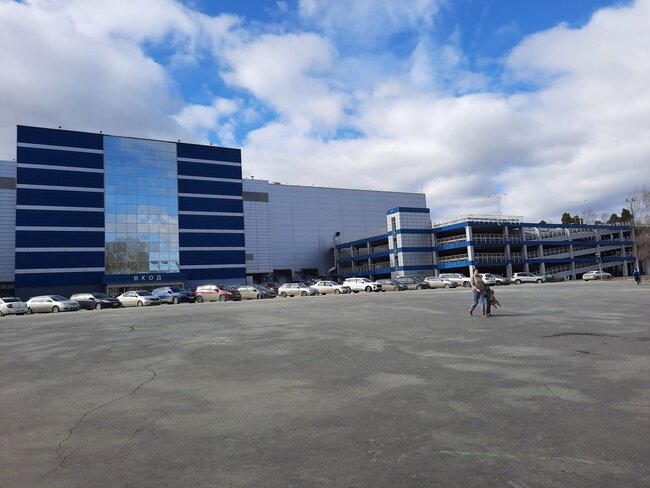 Часть ТРЦ со стороны лесопарка