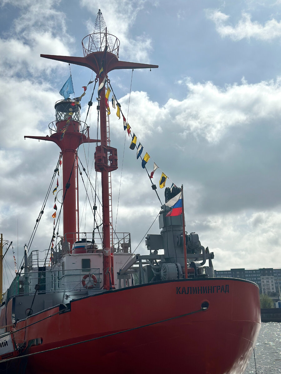 Фото автора. На набережной возле Музея Мирового океана. Калининград.